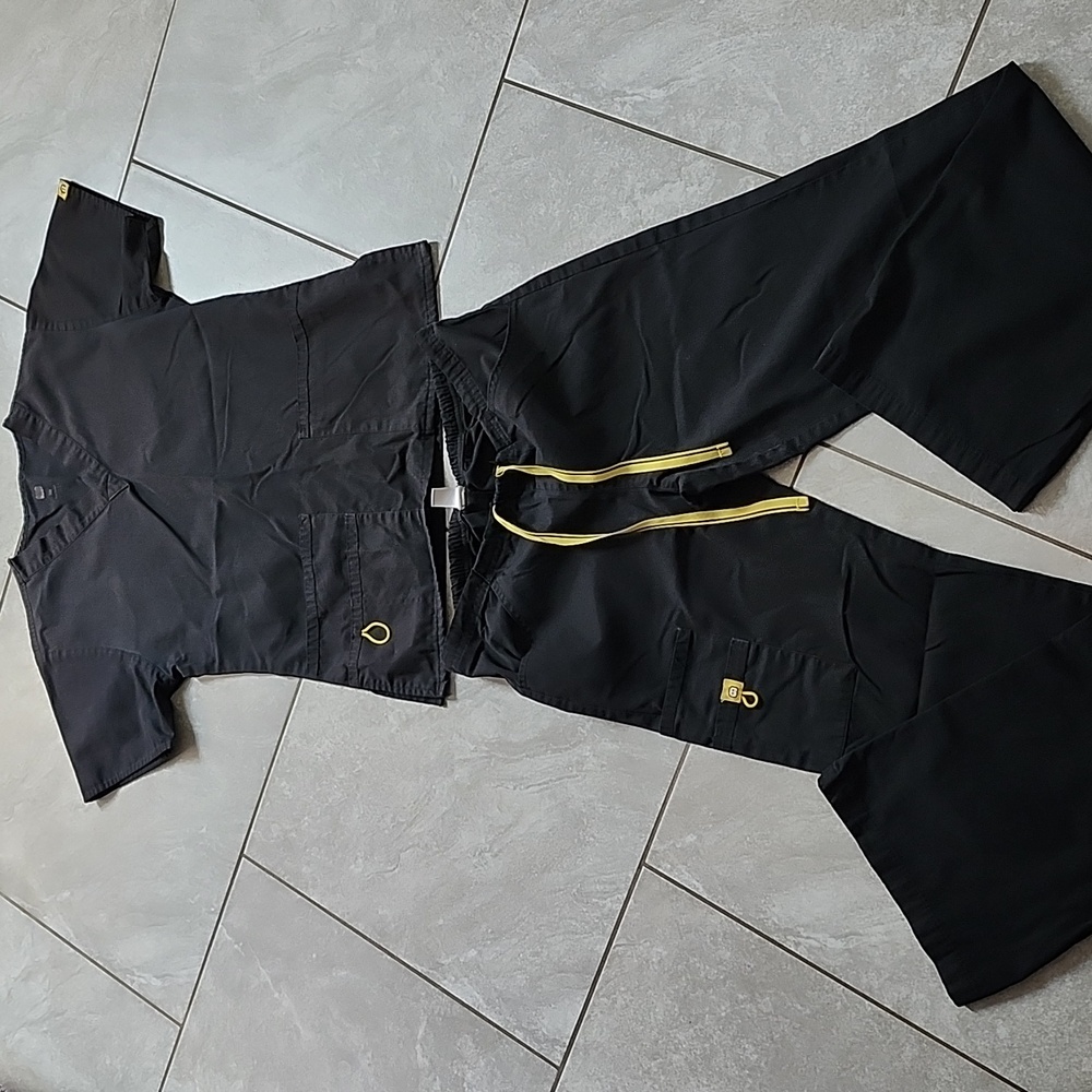 Black Wonderwink Scrub Set